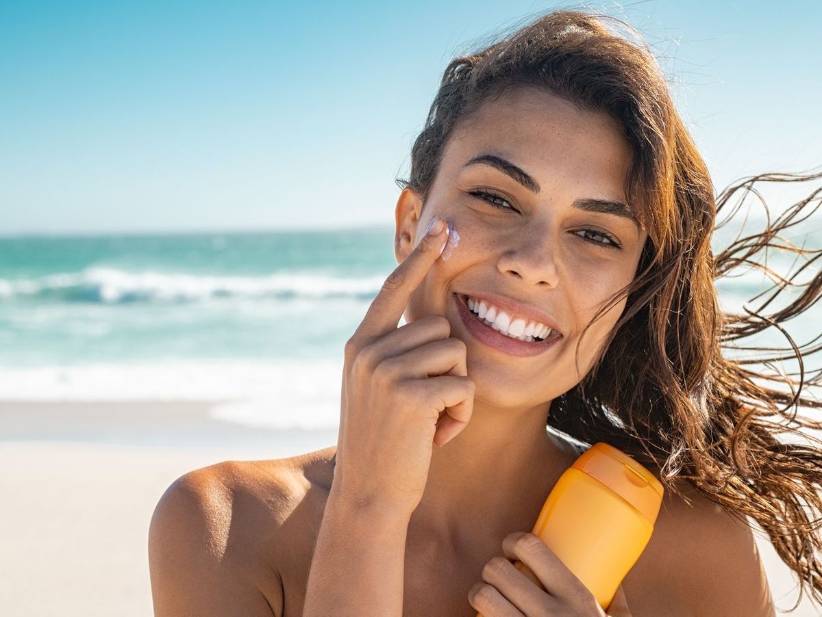 Spray protecteur visage : les indispensables pour une retouche nomade