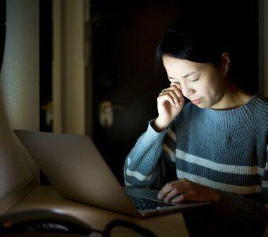 Comment se maquiller les yeux : 10 astuces qui vont vous changer la vie !