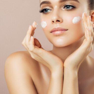 ETE 2023 : comment choisir les meilleures crèmes solaires avec nos conseils ?